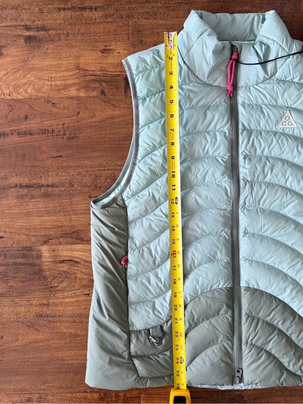 Nike ACG Men's Mint & Olive Quilted Packable Vest - Picture 10 of 10